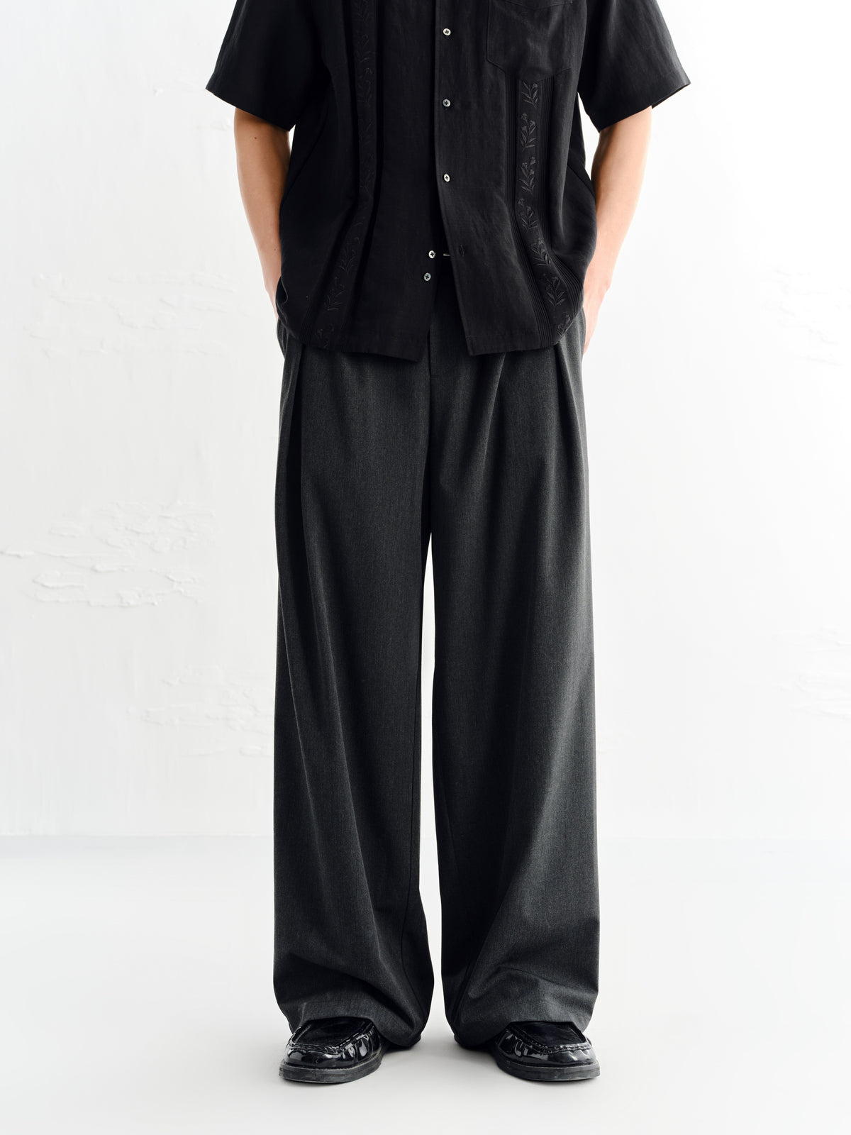 Men's Pleated Wide-Leg Trousers