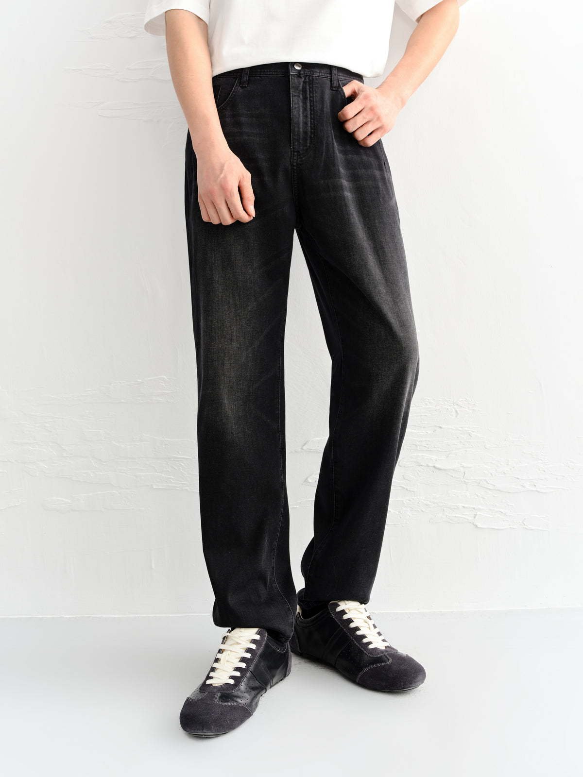 Men's Cotton-Blend Washed Tapered Jeans