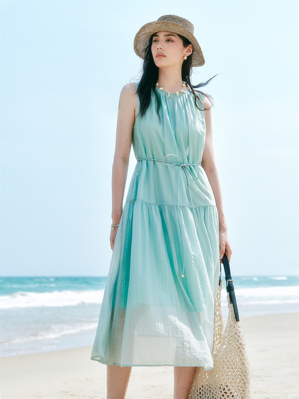 Women's Sleeveless Vacation Dress with Back Cutout