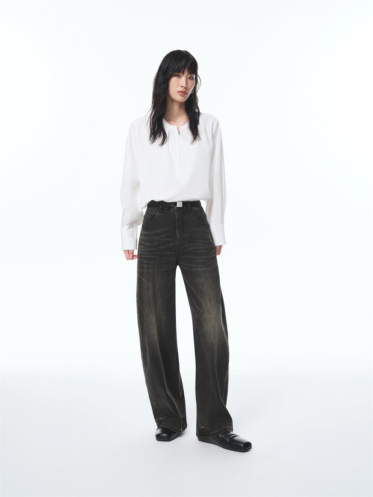 Women's Gradient Whiskered Curved-Leg Jeans