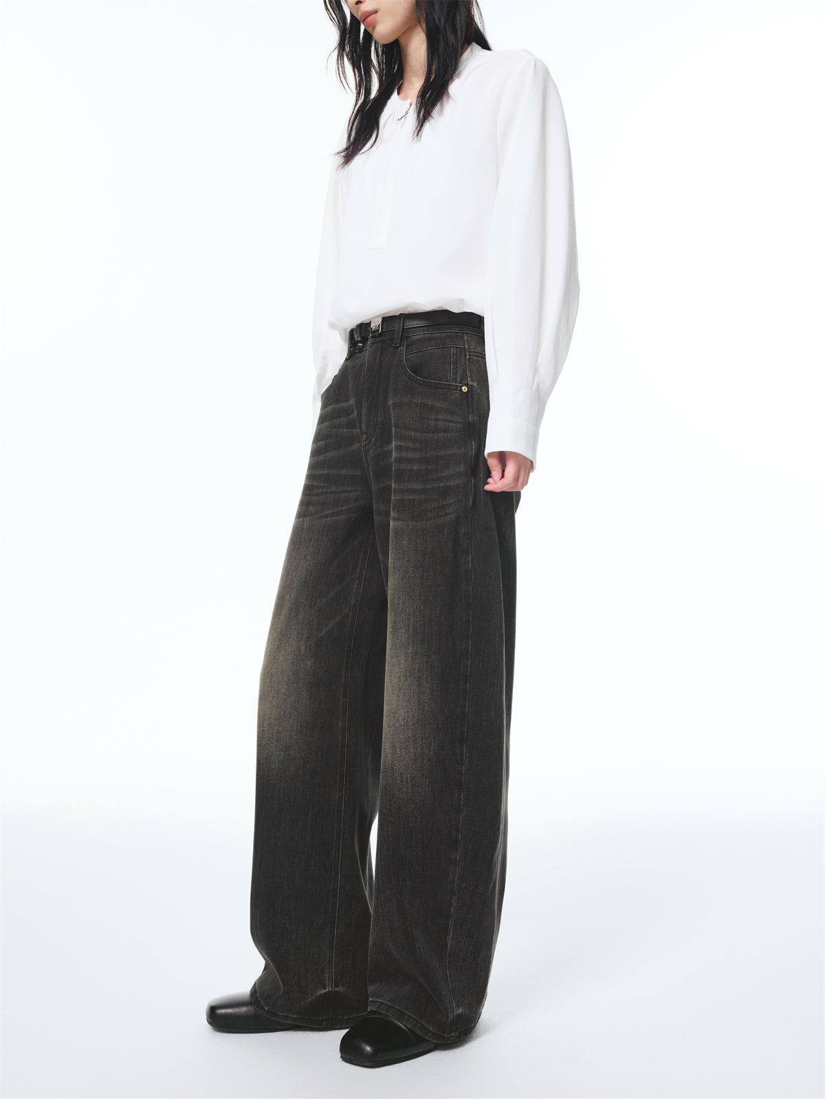 Women's Gradient Whiskered Curved-Leg Jeans