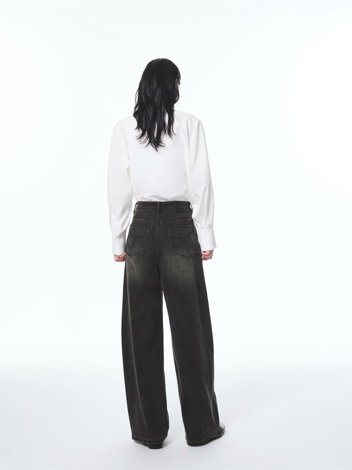 Women's Gradient Whiskered Curved-Leg Jeans