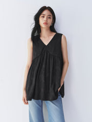 Women's V-Neck Tonal Jacquard Top