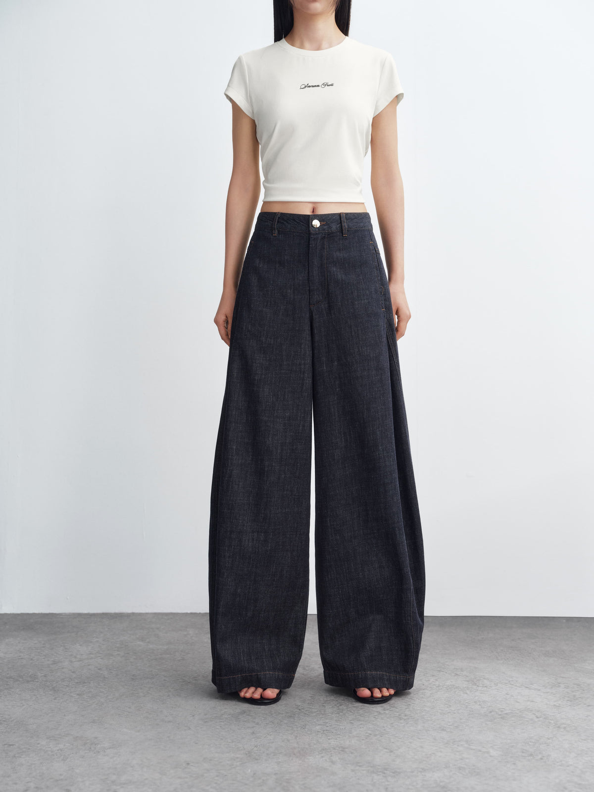 Women's Raw Denim Barrel-Leg Jeans