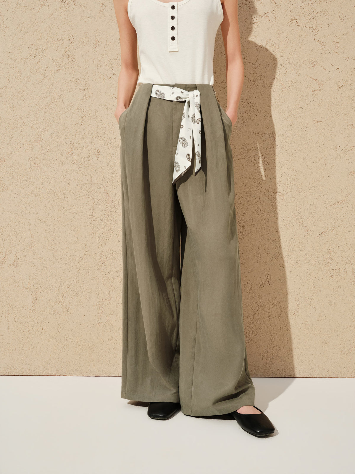 Women's wide-leg casual pants with a scarf