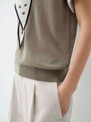 Women's short-sleeve U-neck knit top with scarf