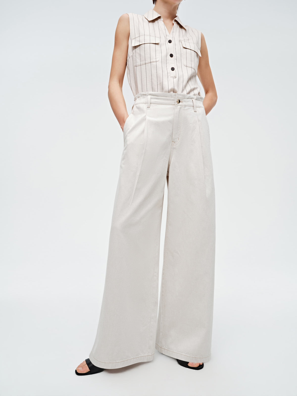Women's loose-fitting wide-leg white jeans