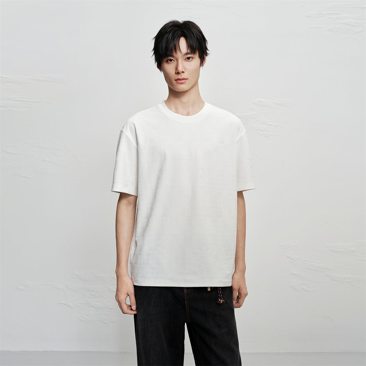 Men's Solid Allover Jacquard T-Shirt