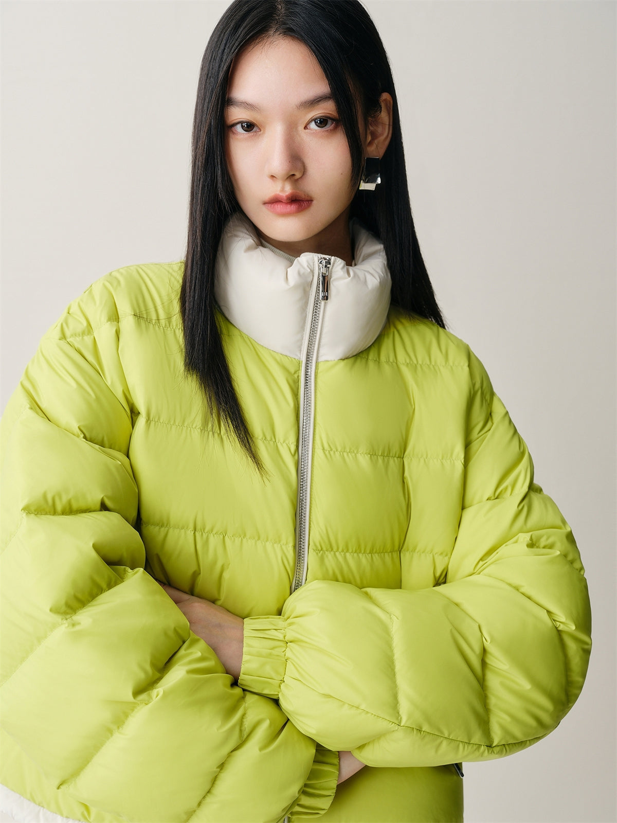 Women's Short Contrast Stand-Collar Down Jacket