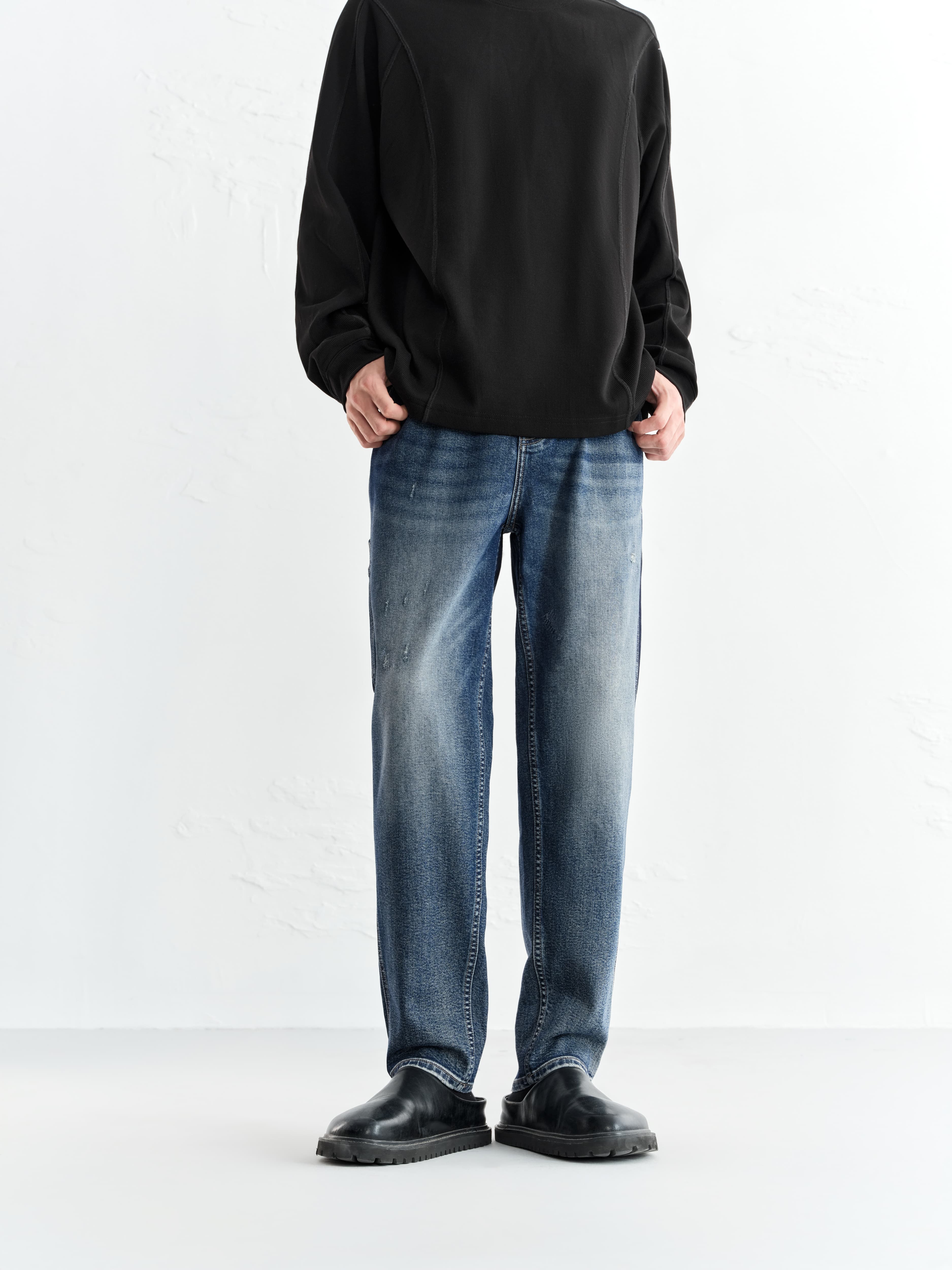 Men's Distressed Tapered Jeans with Pocket Detail