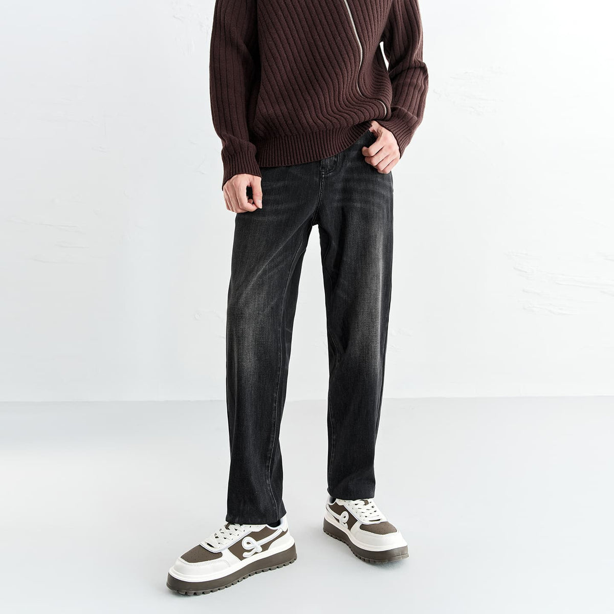 Men's Cashmere-Blend Fleece-Lined Tapered Jeans