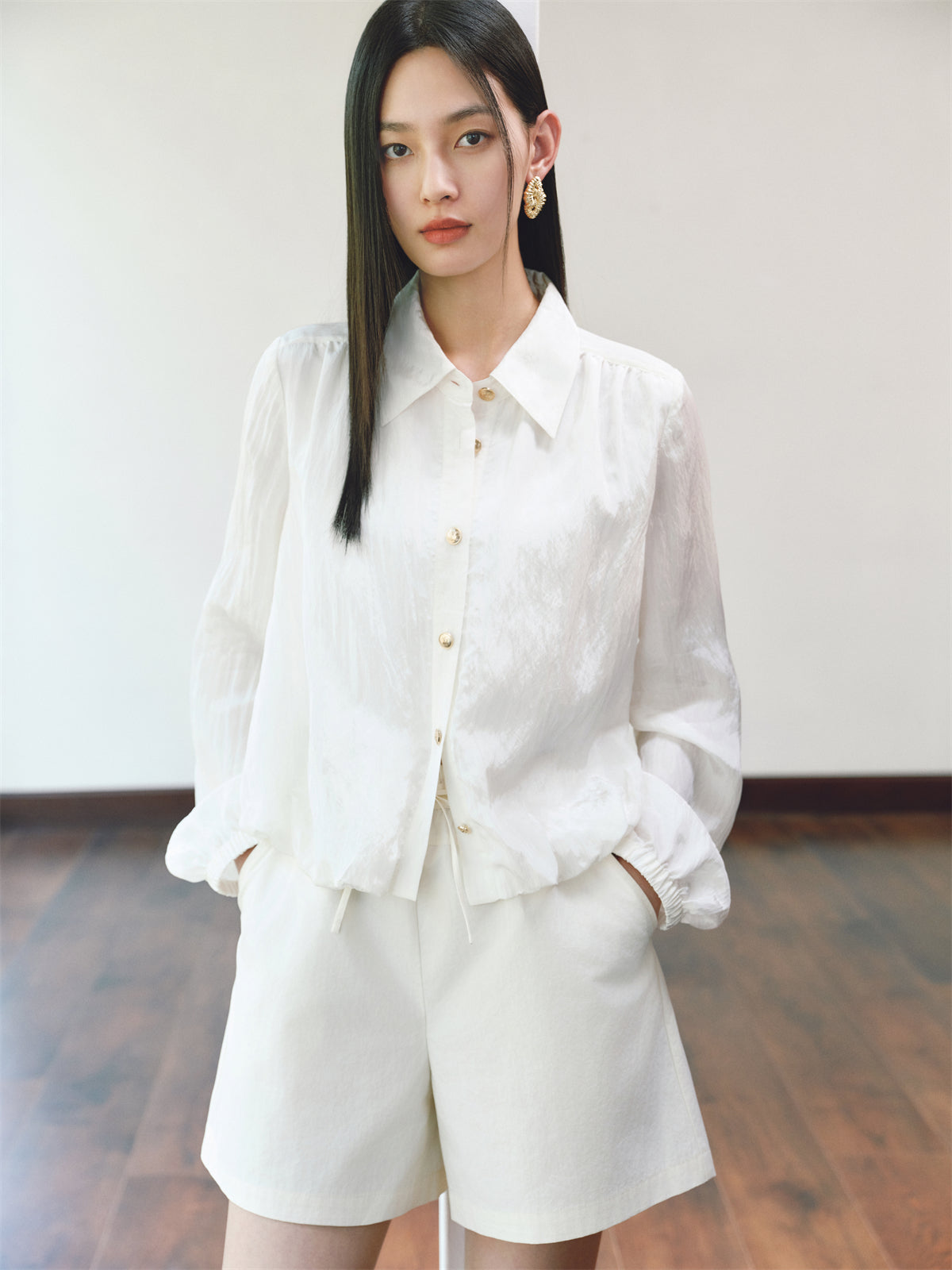 Women's Glossy Textured Cropped Collar Jacket