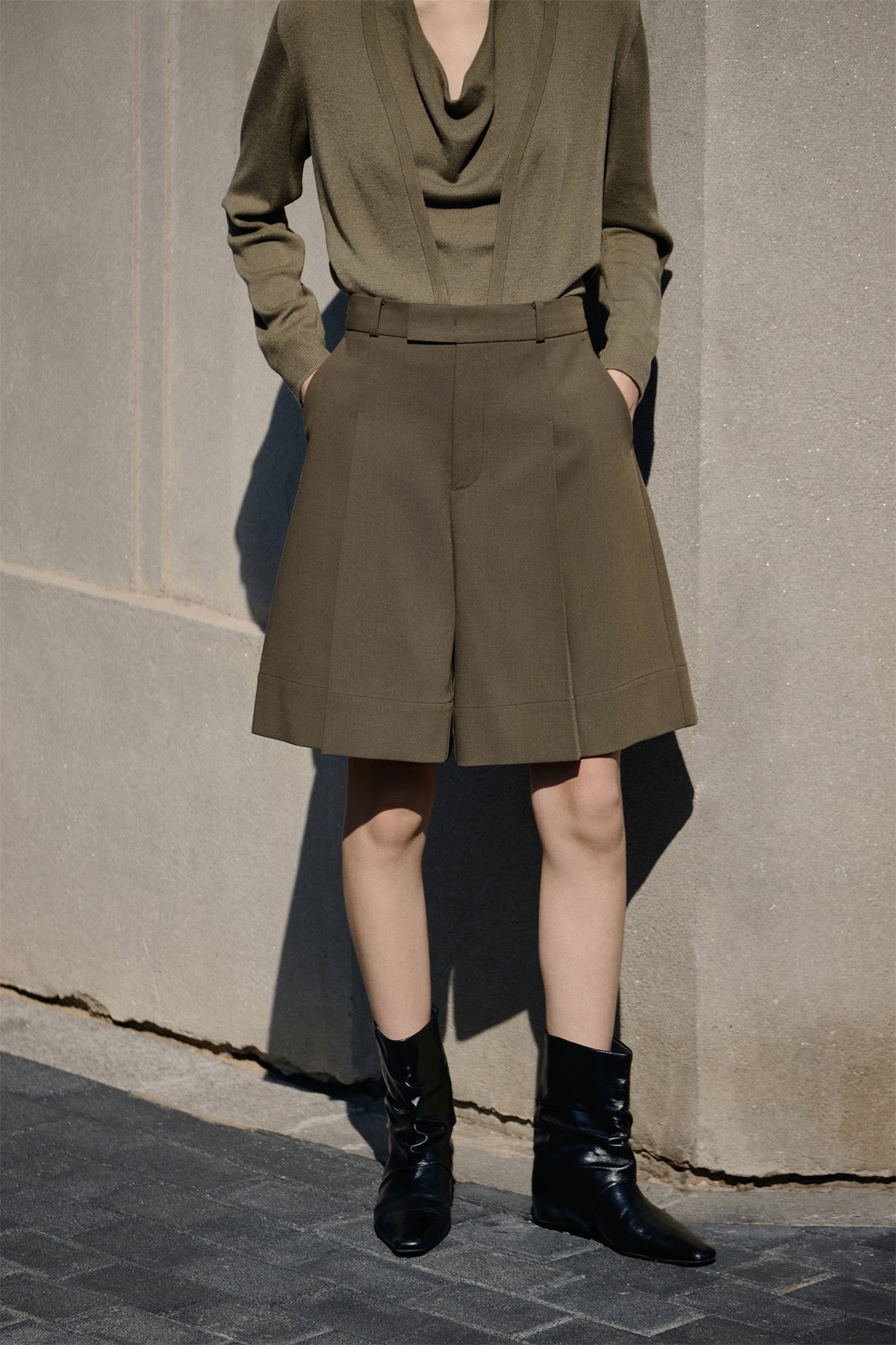 Women's Pleated Knee-Length Trousers