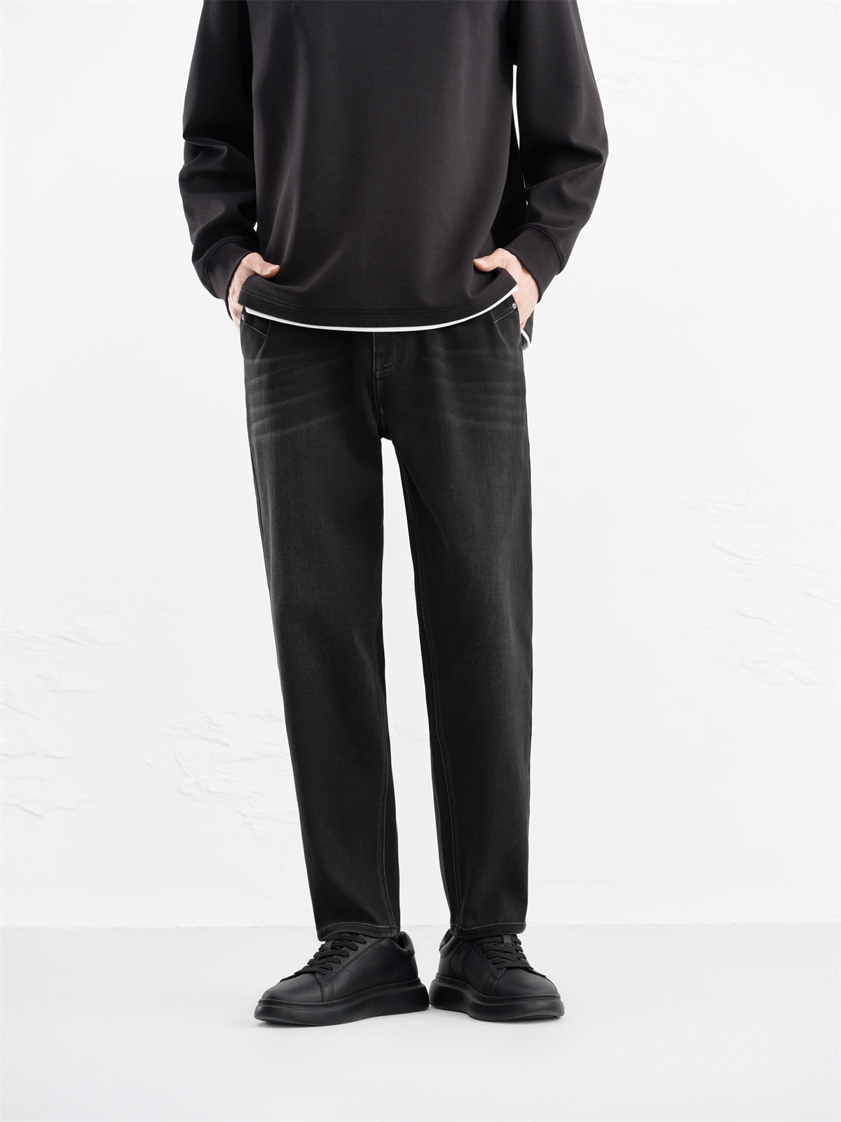 Men's Washed Distressed Tapered Jeans