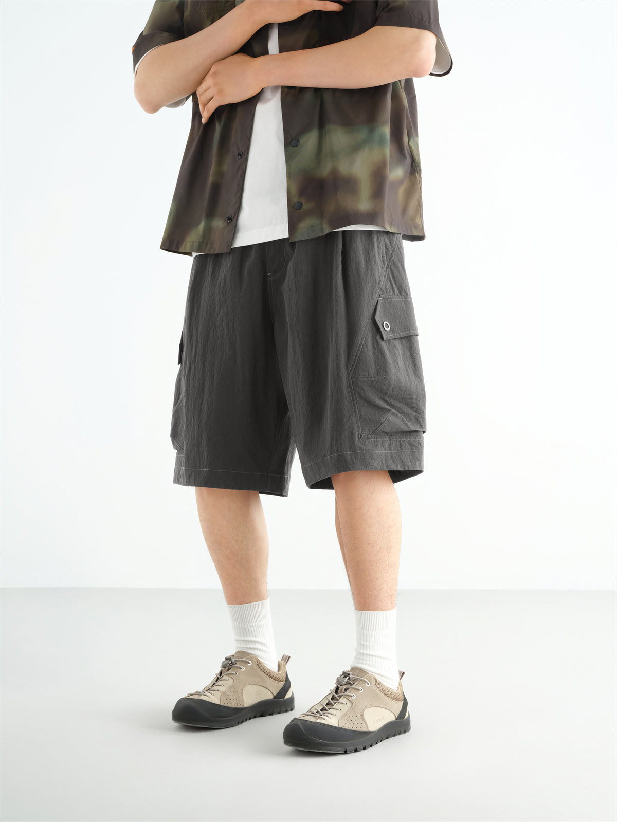 Men's Brown Utility Cargo Shorts with 3D Pockets