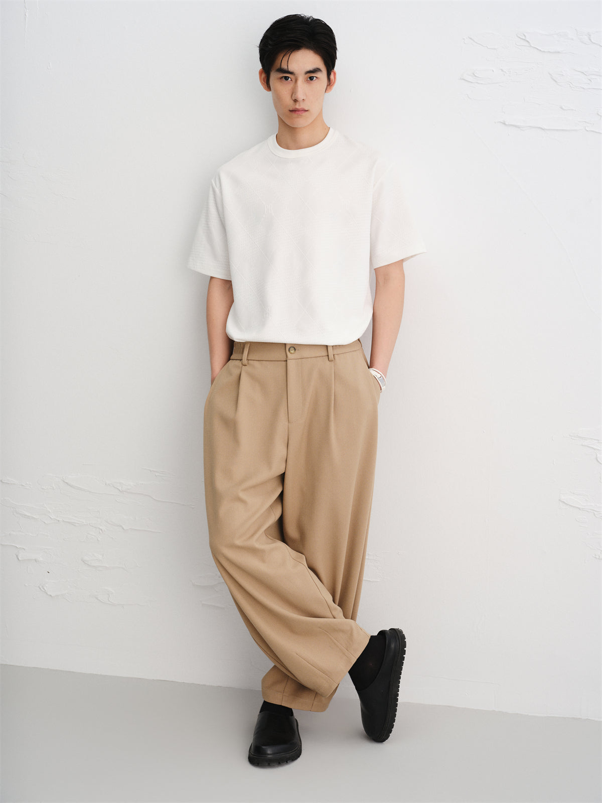 Men's Solid Allover Jacquard T-Shirt