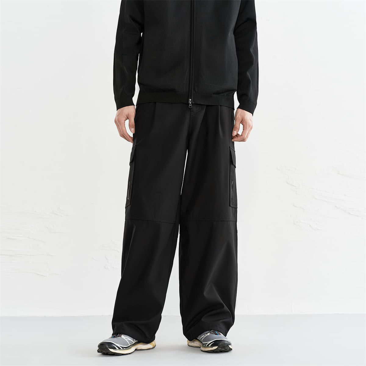 Men's Wide-Leg Cargo Pants with Drawstring Cuffs