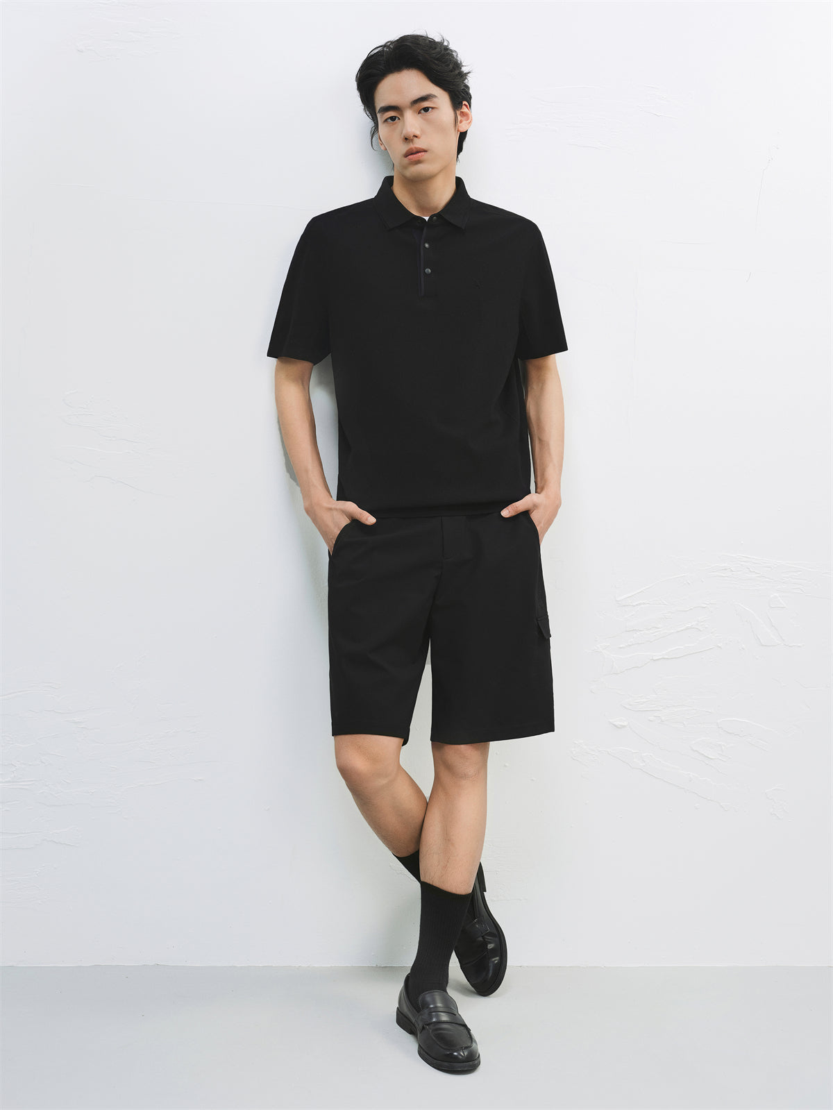 Men's Solid Knit Pullover with Logo Patch and Polo Collar