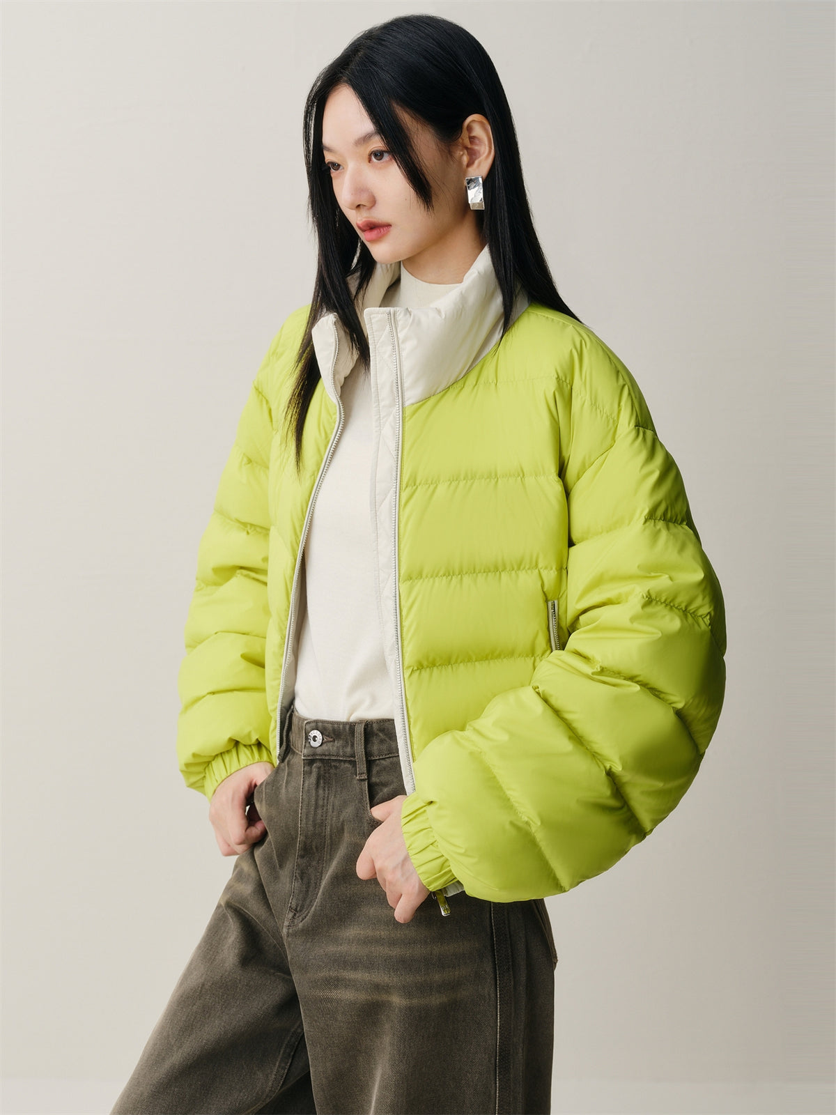 Women's Short Contrast Stand-Collar Down Jacket