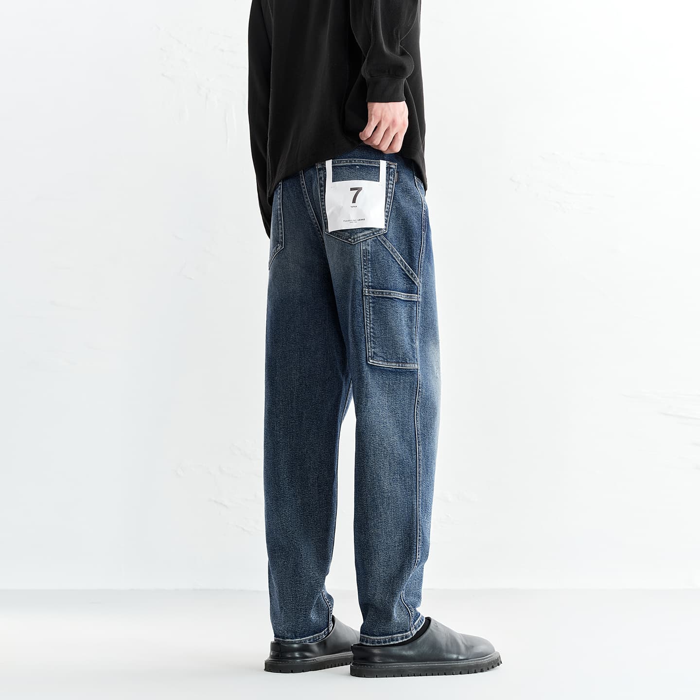 Men's Distressed Tapered Jeans with Pocket Detail