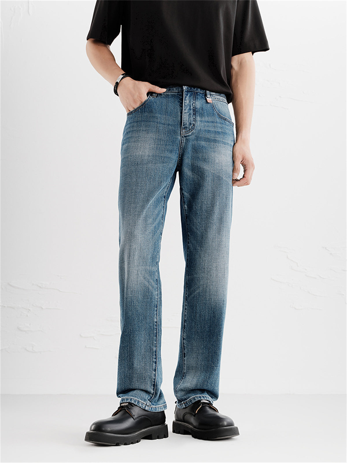 Men's Gradient Whiskered Straight-Leg Jeans