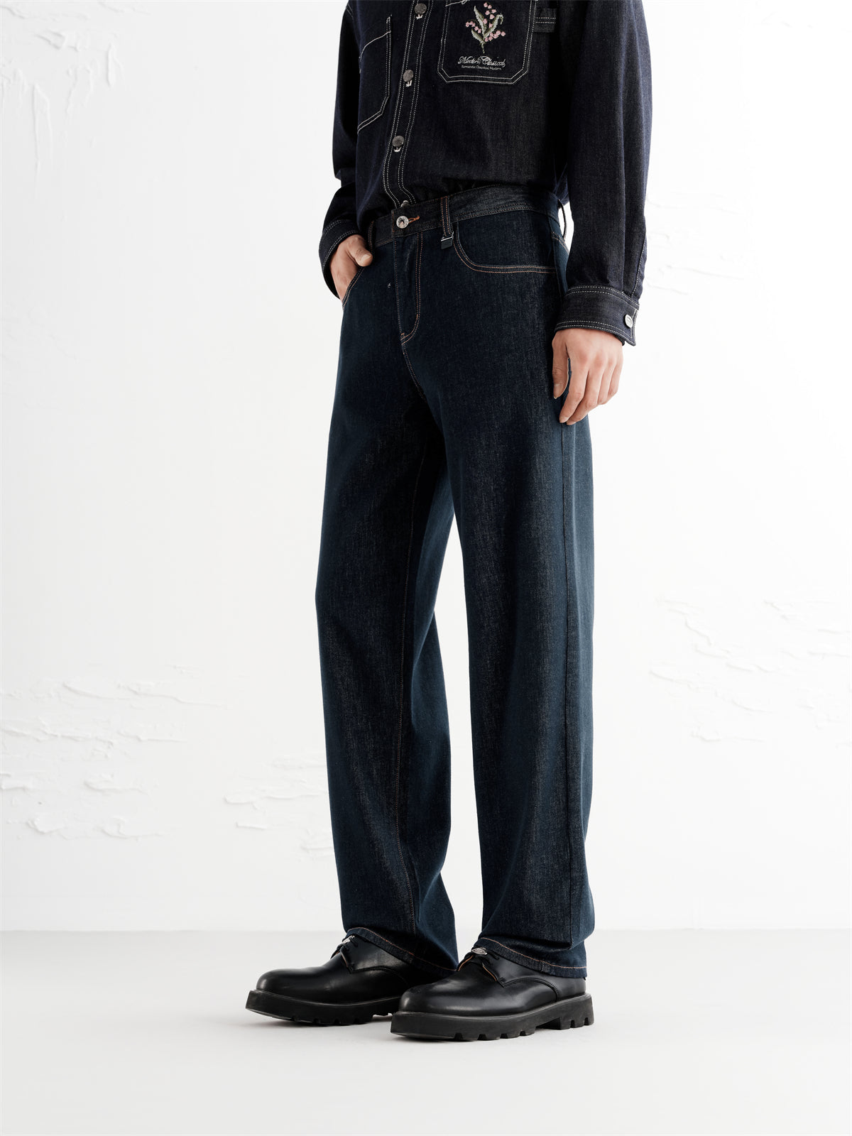 Men's Topstitched Washed Straight-Leg Jeans