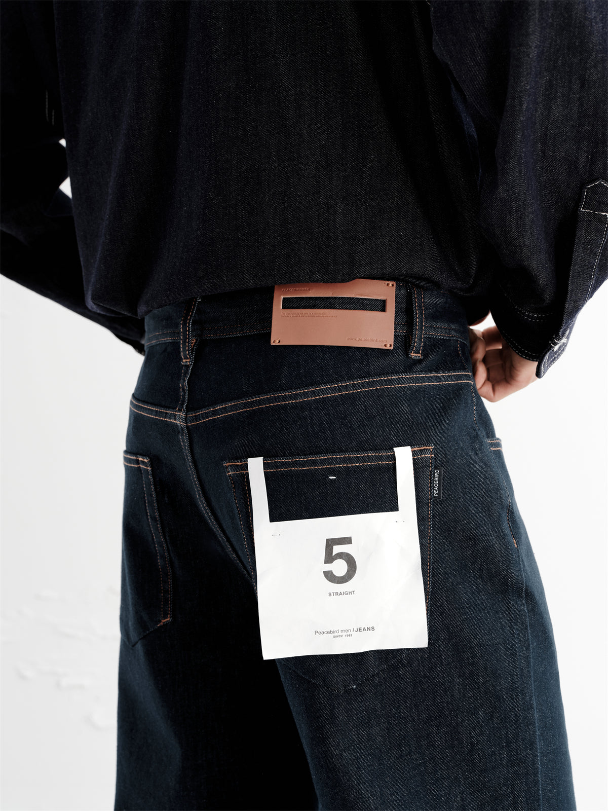 Men's Topstitched Washed Straight-Leg Jeans