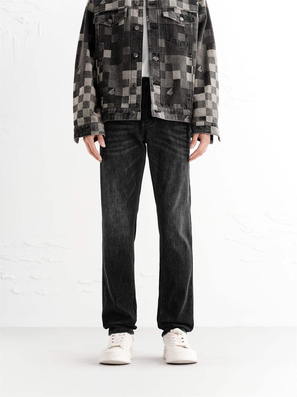 Men's Washed Slim-Fit Jeans