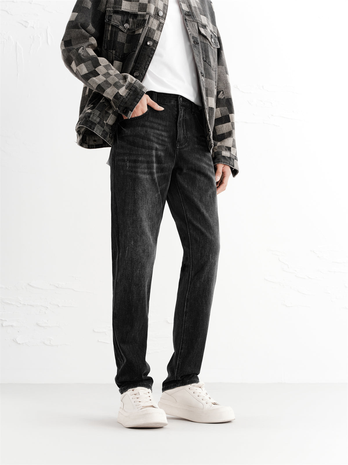 Men's Washed Slim-Fit Jeans