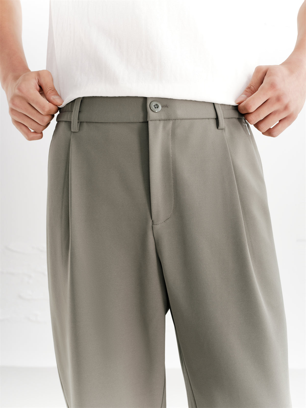Men's High-Stretch Textured Tapered Pants