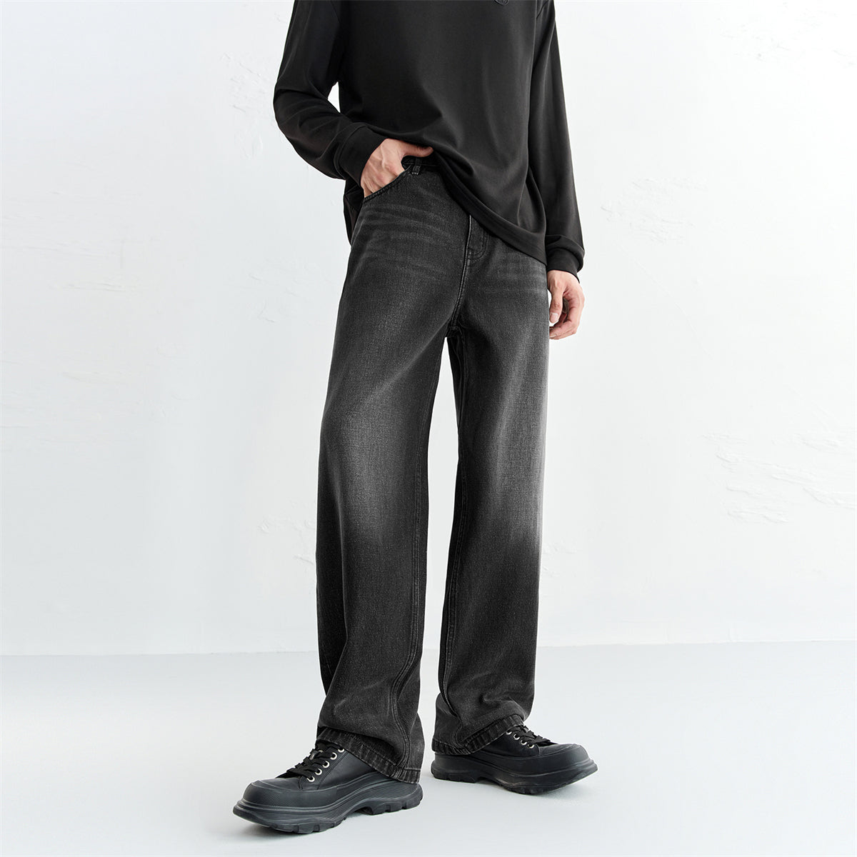 Men's Washed Cotton Wide-Leg Jeans