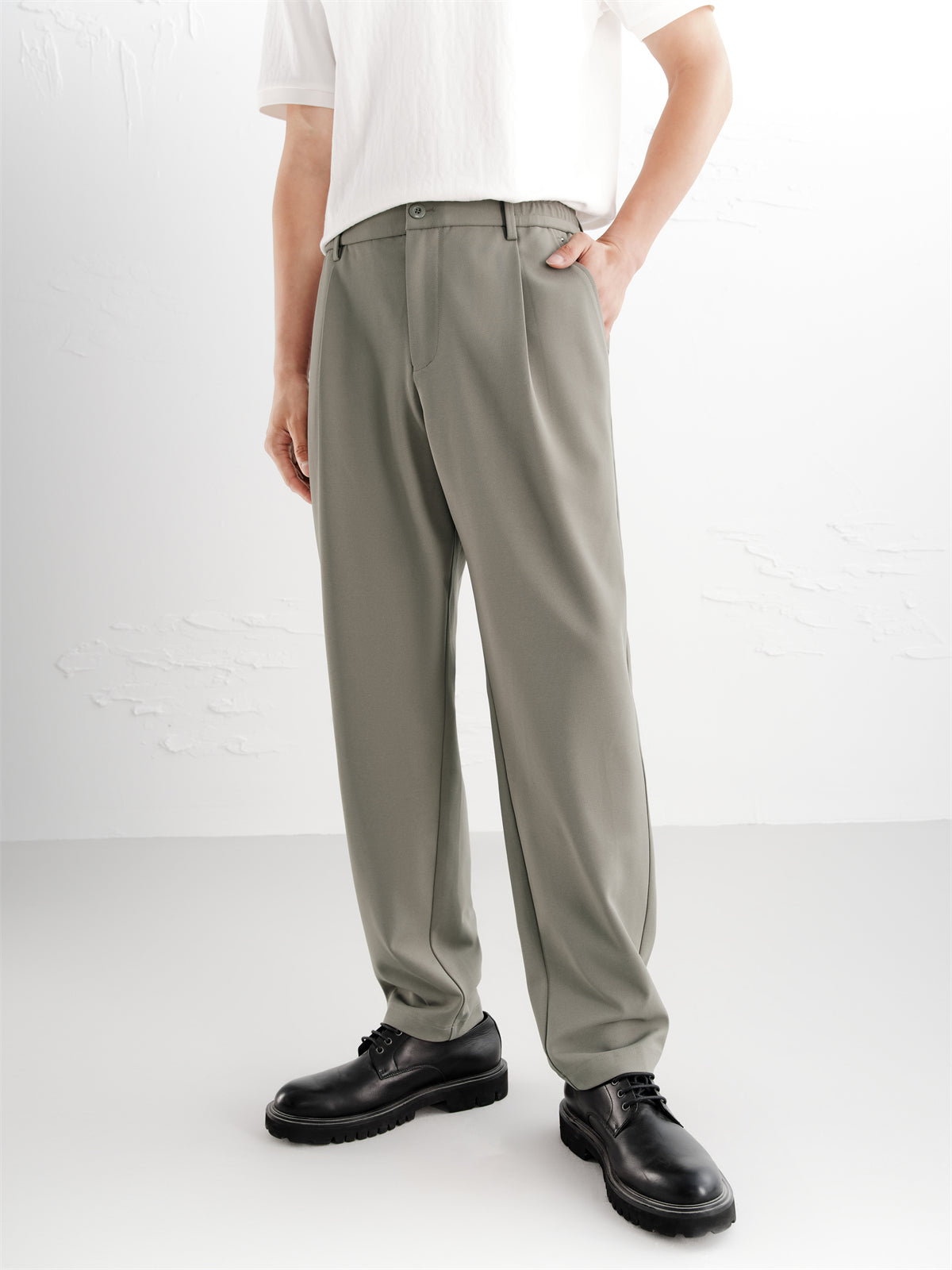 Men's High-Stretch Textured Tapered Pants