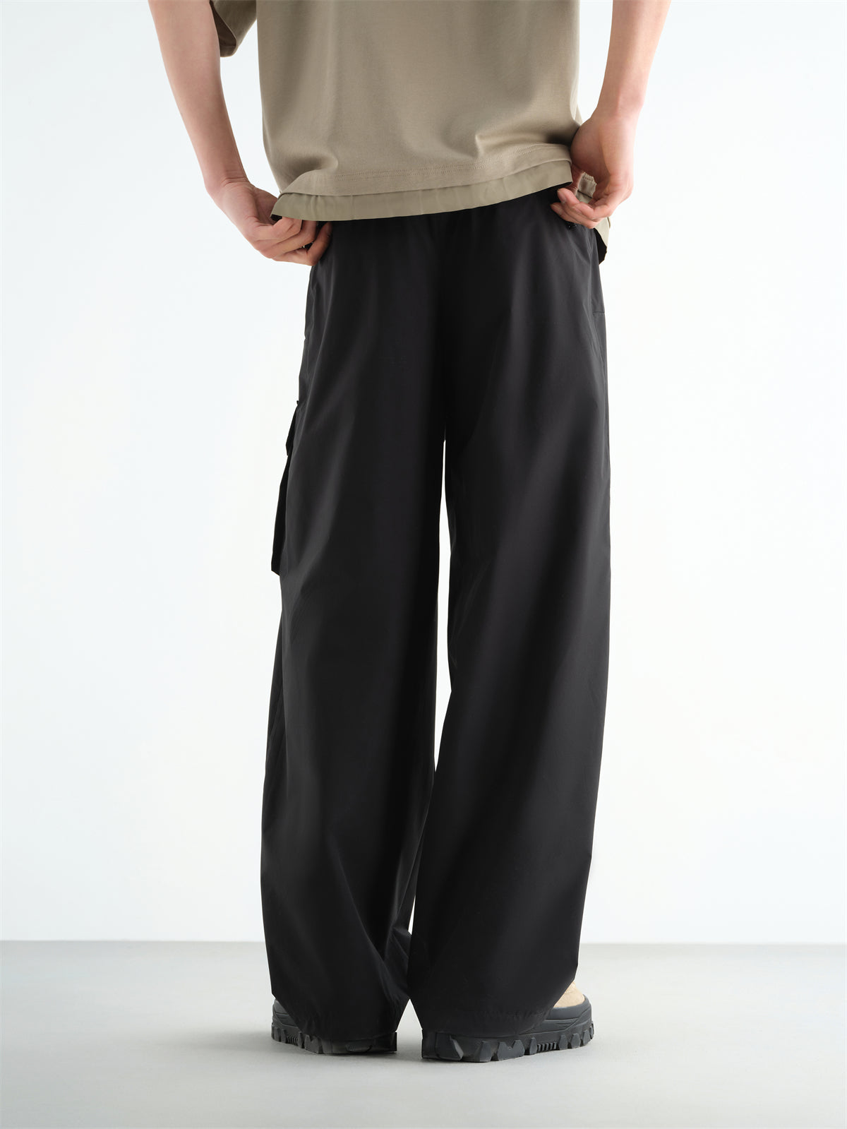 Men's Pleated Straight-Leg Pants with 3D Patch Pockets