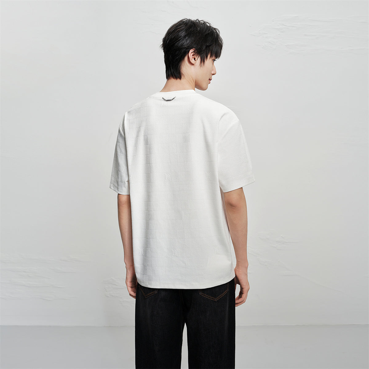 Men's Solid Allover Jacquard T-Shirt