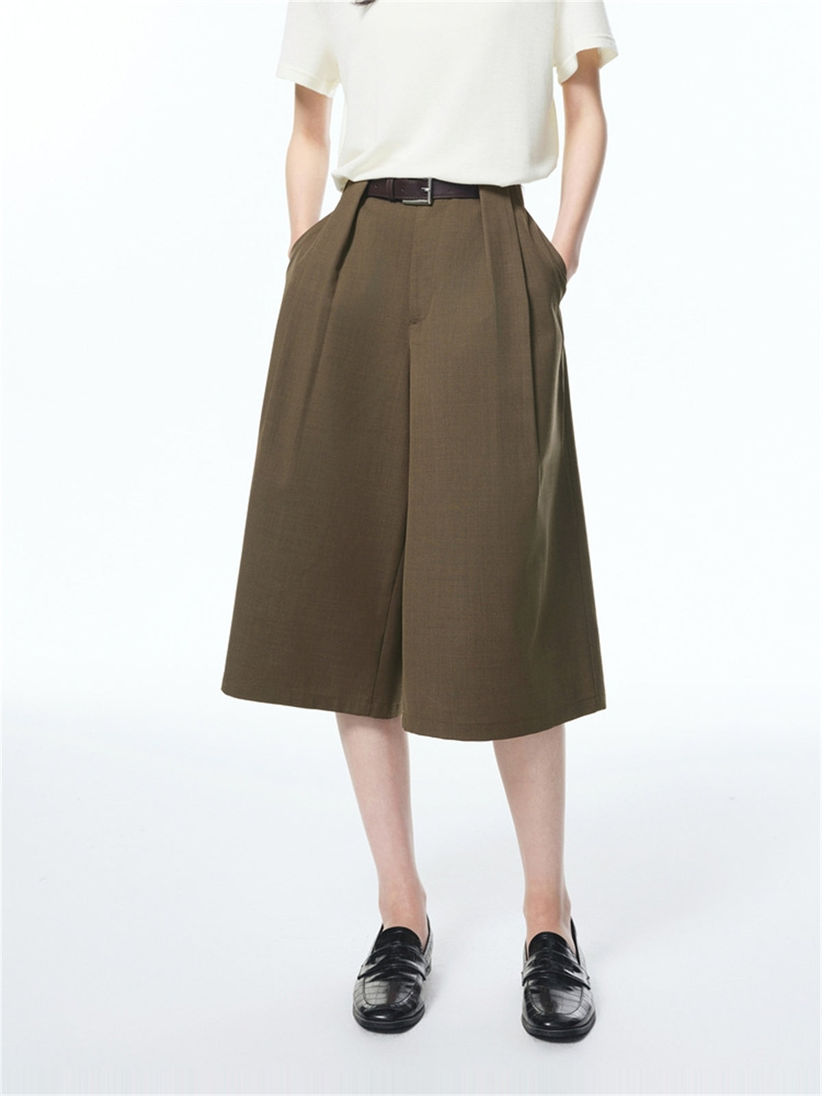 Women's Pleated Cropped Straight-Leg Pants
