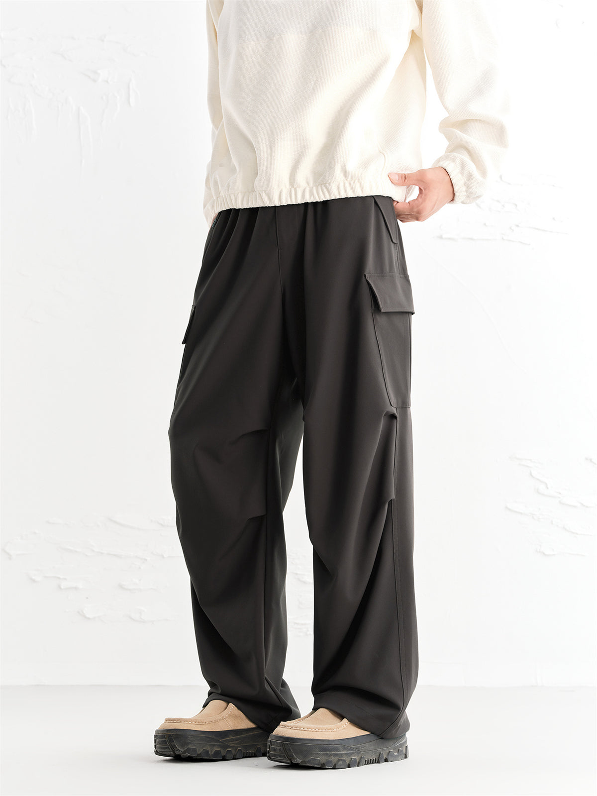 Men's Cargo-Style Pleated Parachute Pants