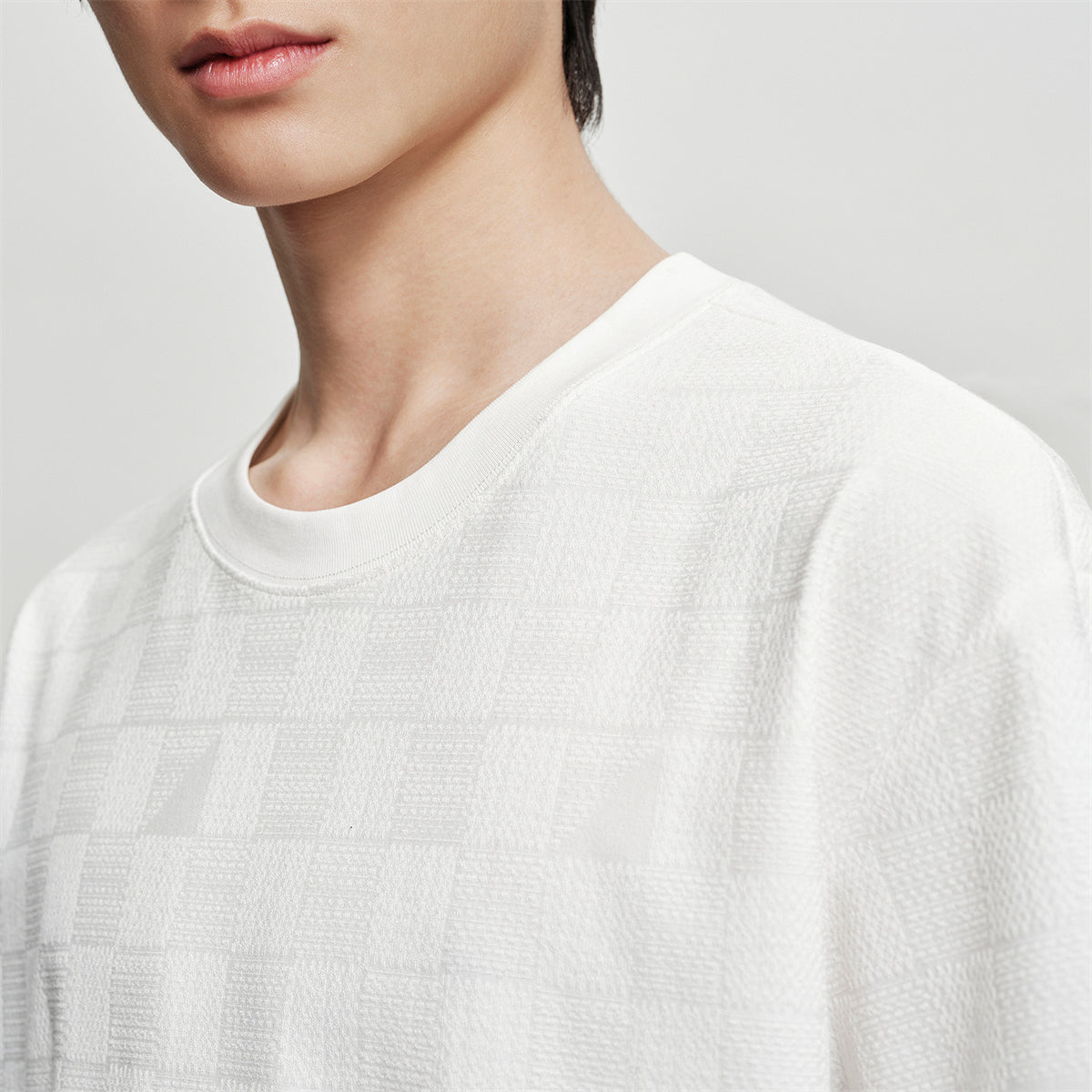 Men's Solid Allover Jacquard T-Shirt
