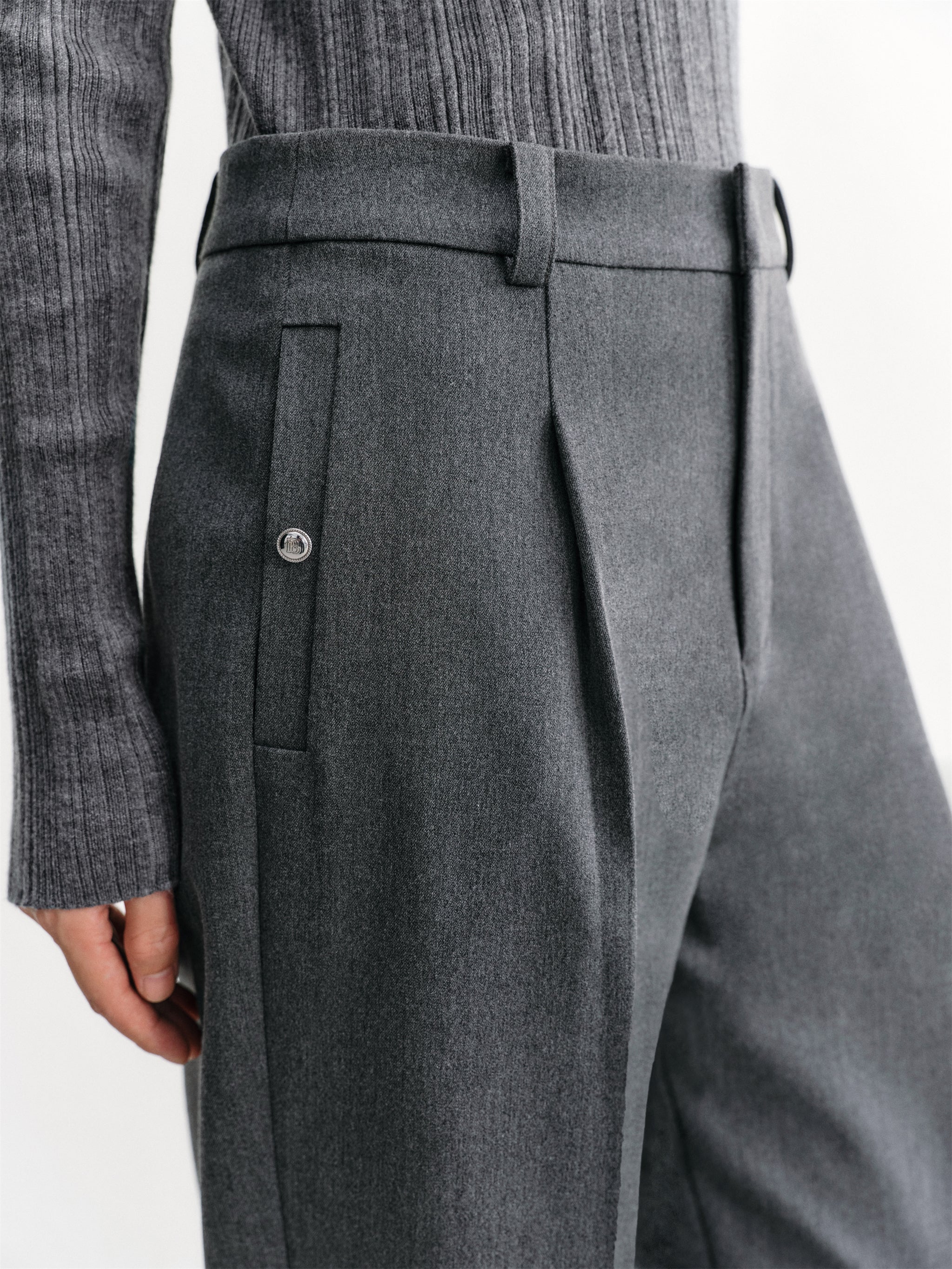 Women's Gray Pleated Tapered Pants