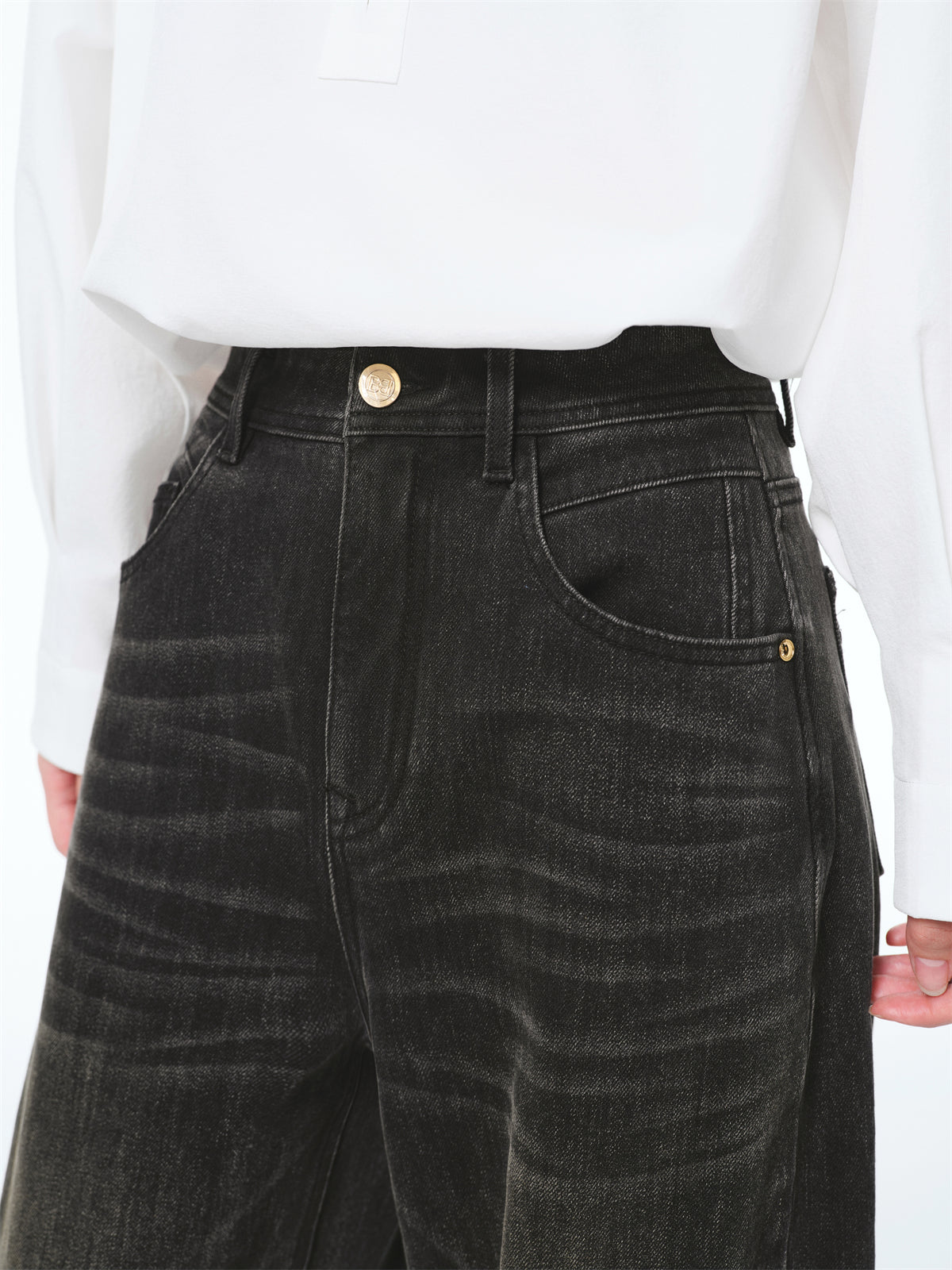 Women's Gradient Whiskered Curved-Leg Jeans