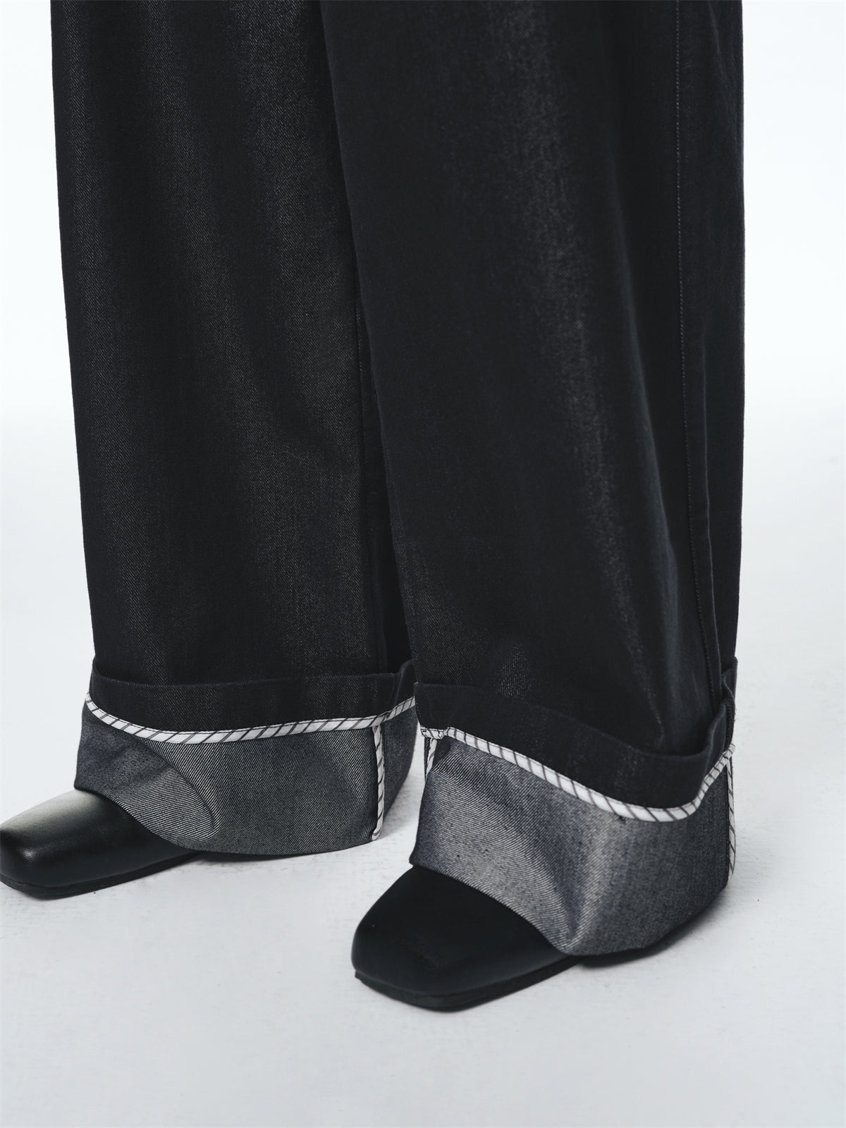 Women's Turn-Up Hem Wide-Leg Jeans