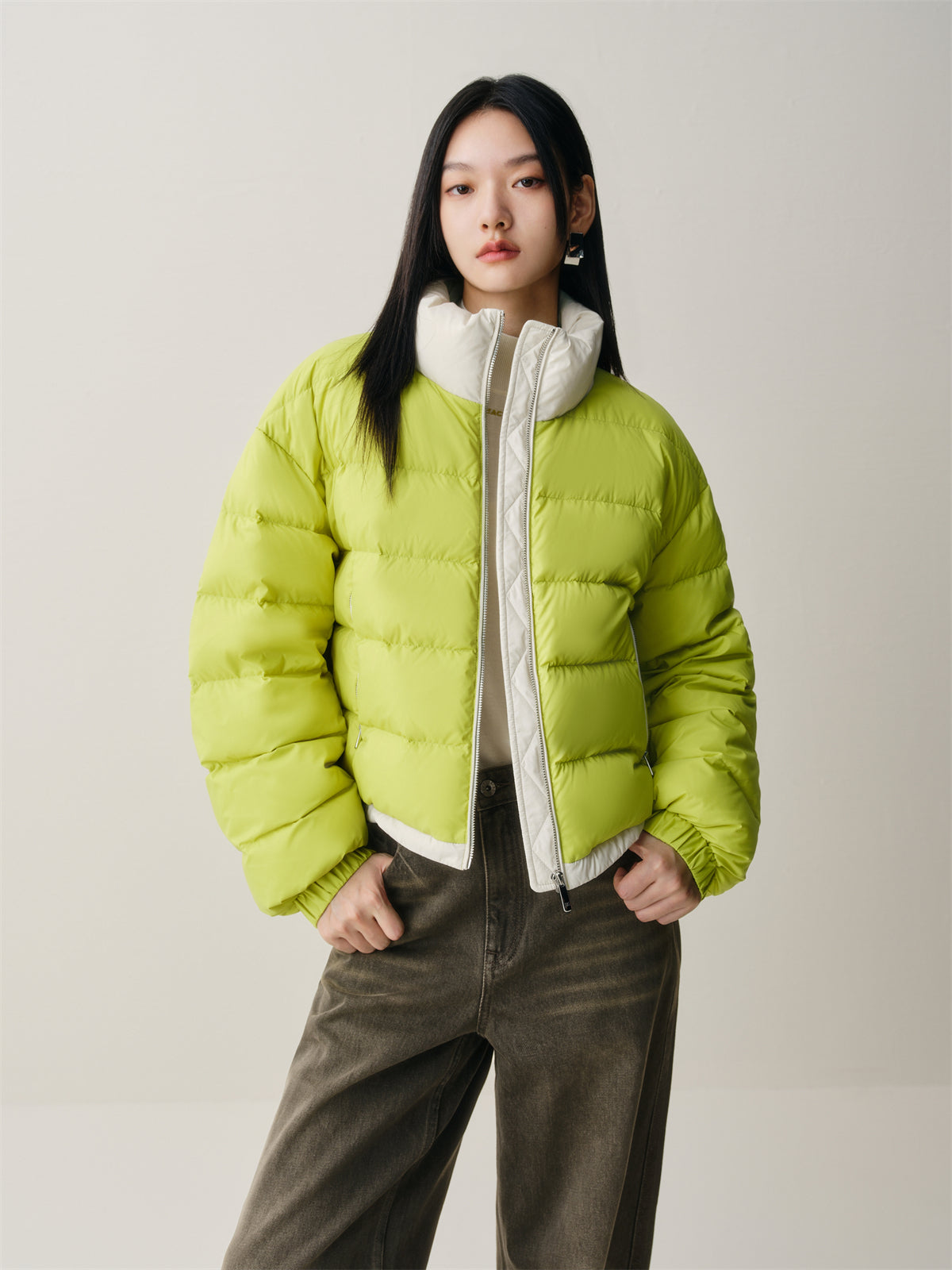 Women's Short Contrast Stand-Collar Down Jacket