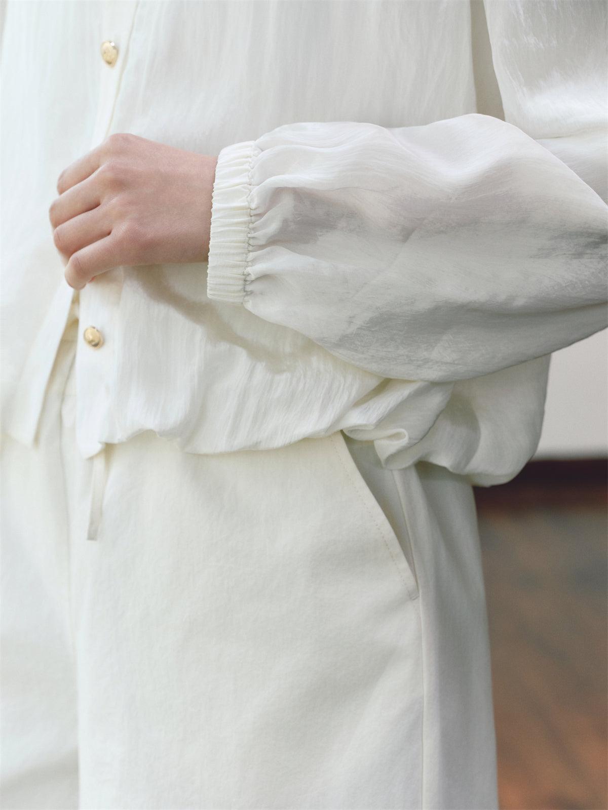 Women's Glossy Textured Cropped Collar Jacket