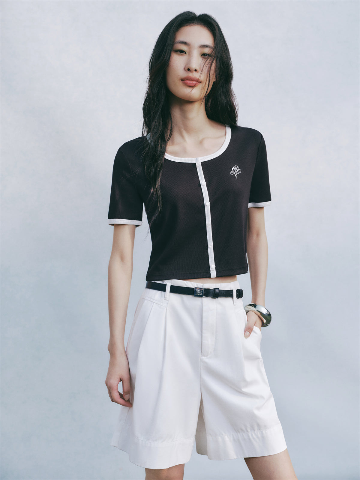 Women's U-Neck Contrast-Trim Cropped T-Shirt