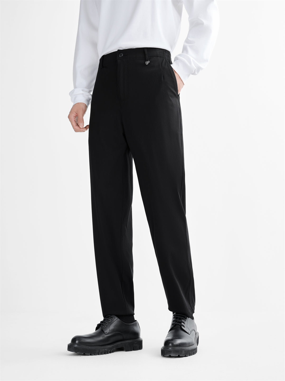 Men's Solid Slight Stretch Tapered Trousers