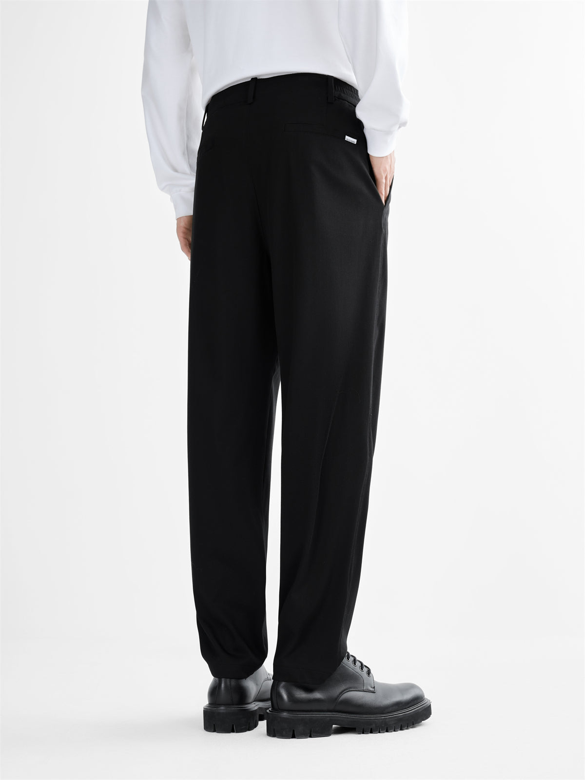 Men's Solid Slight Stretch Tapered Trousers