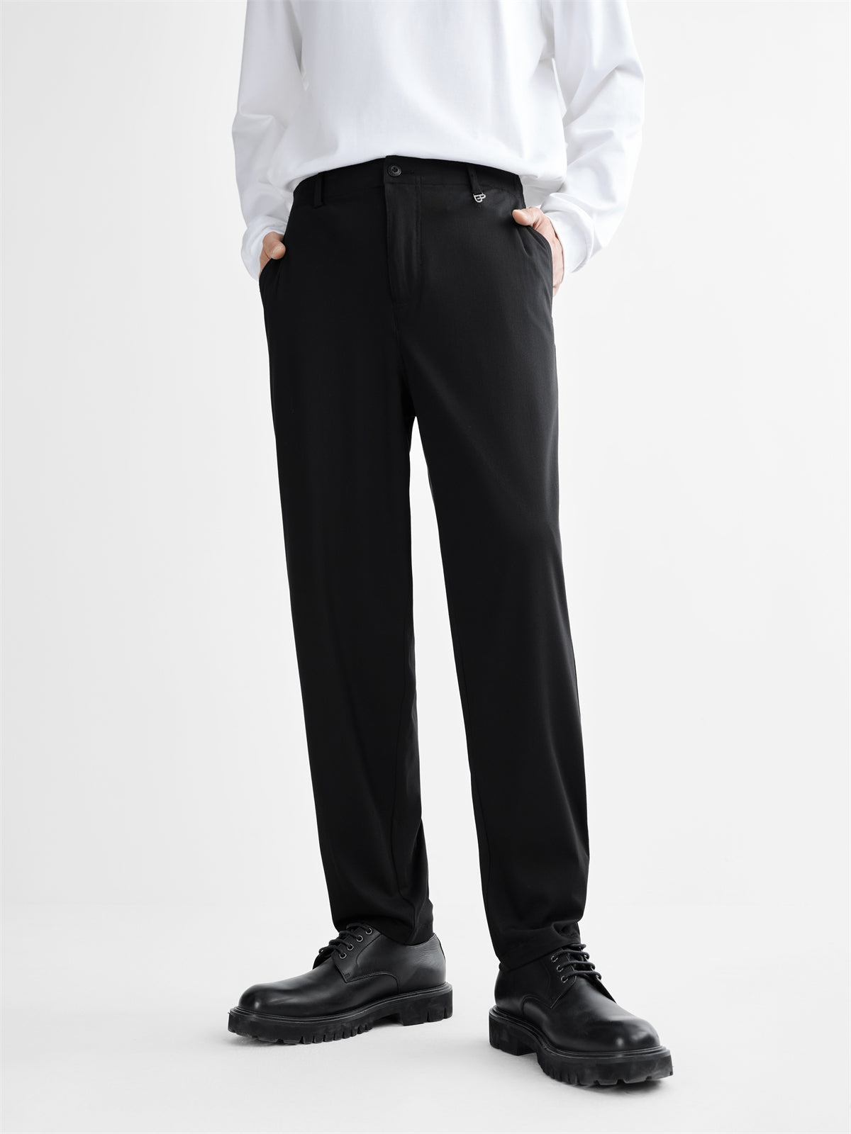 Men's Solid Slight Stretch Tapered Trousers