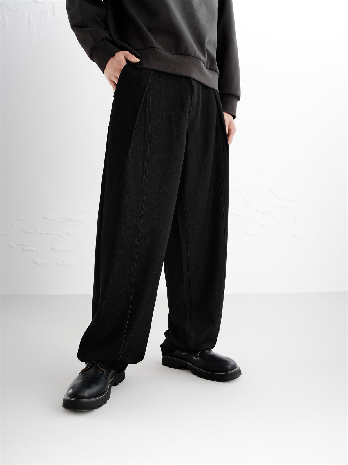 Men's Wide-Leg Jeans with Vintage Faux Leather Patch