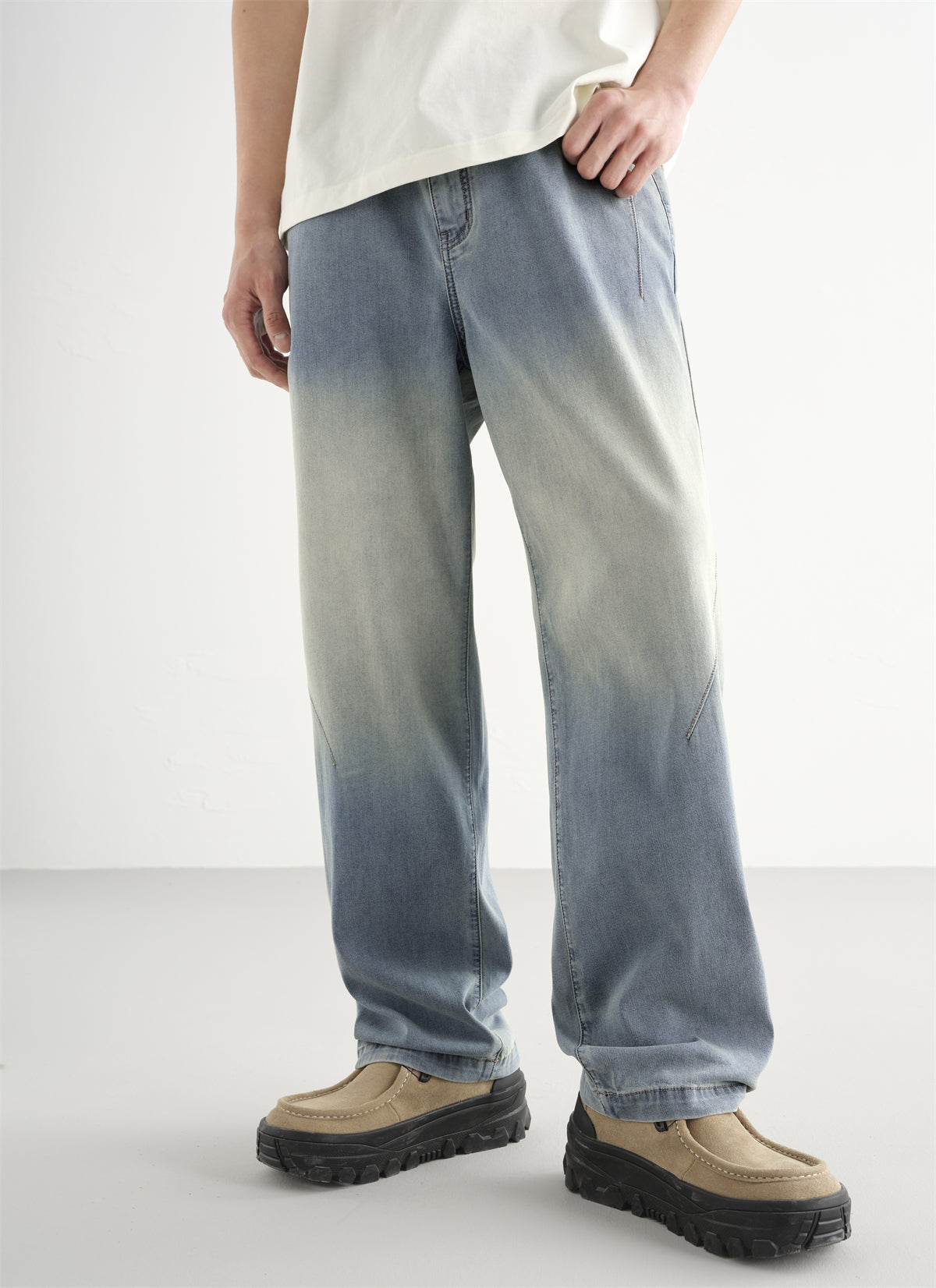 Men's Washed Gradient Straight-Leg Jeans