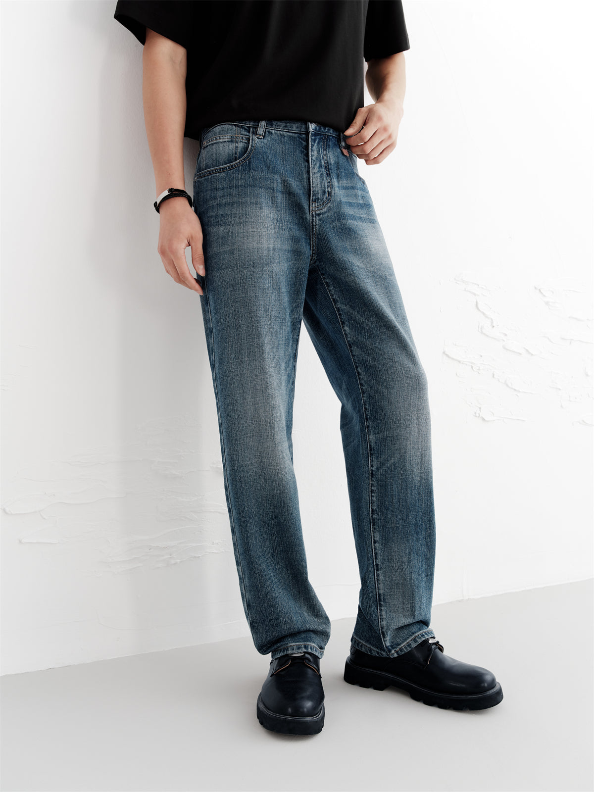 Men's Gradient Whiskered Straight-Leg Jeans