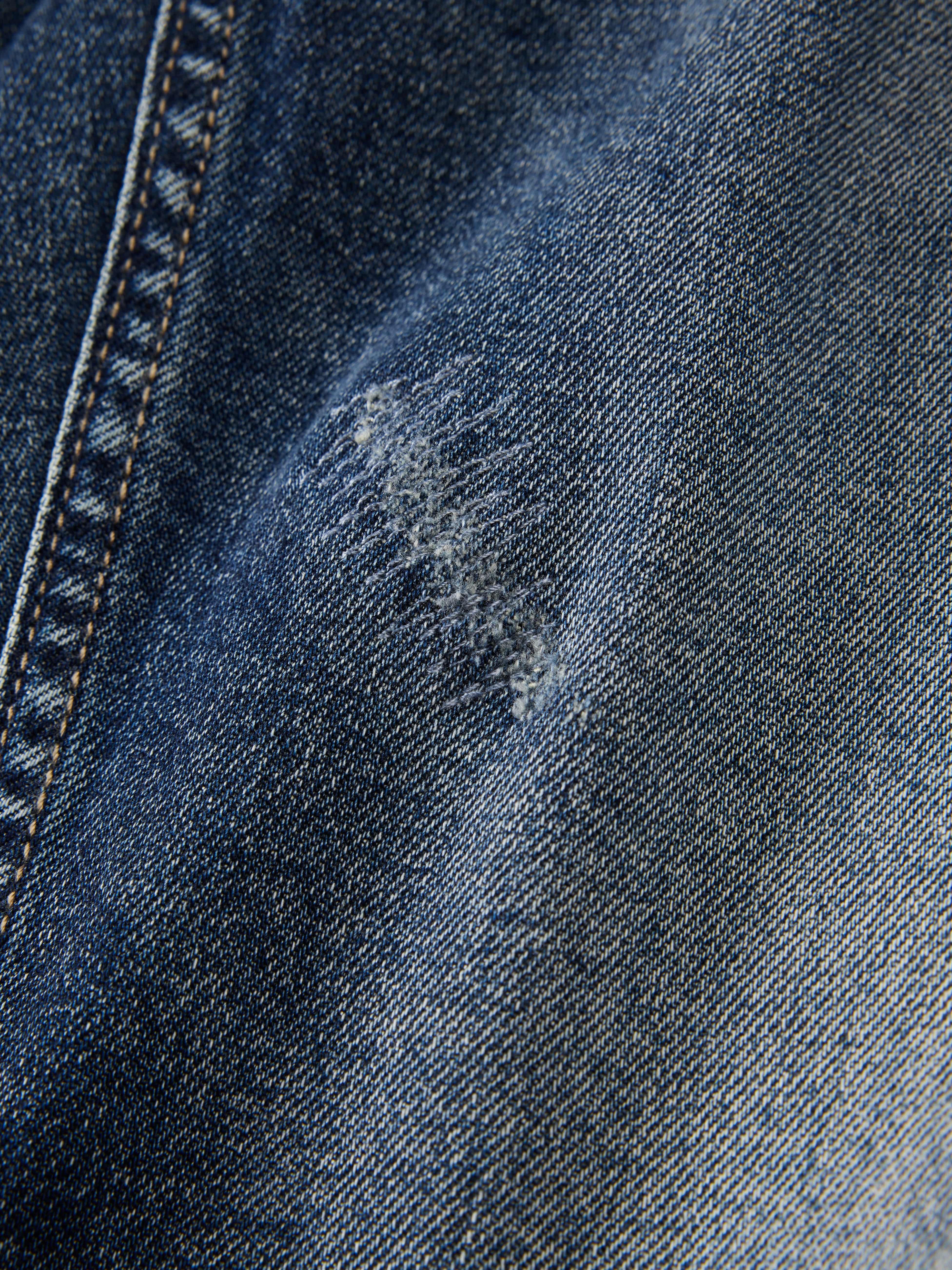Men's Distressed Tapered Jeans with Pocket Detail